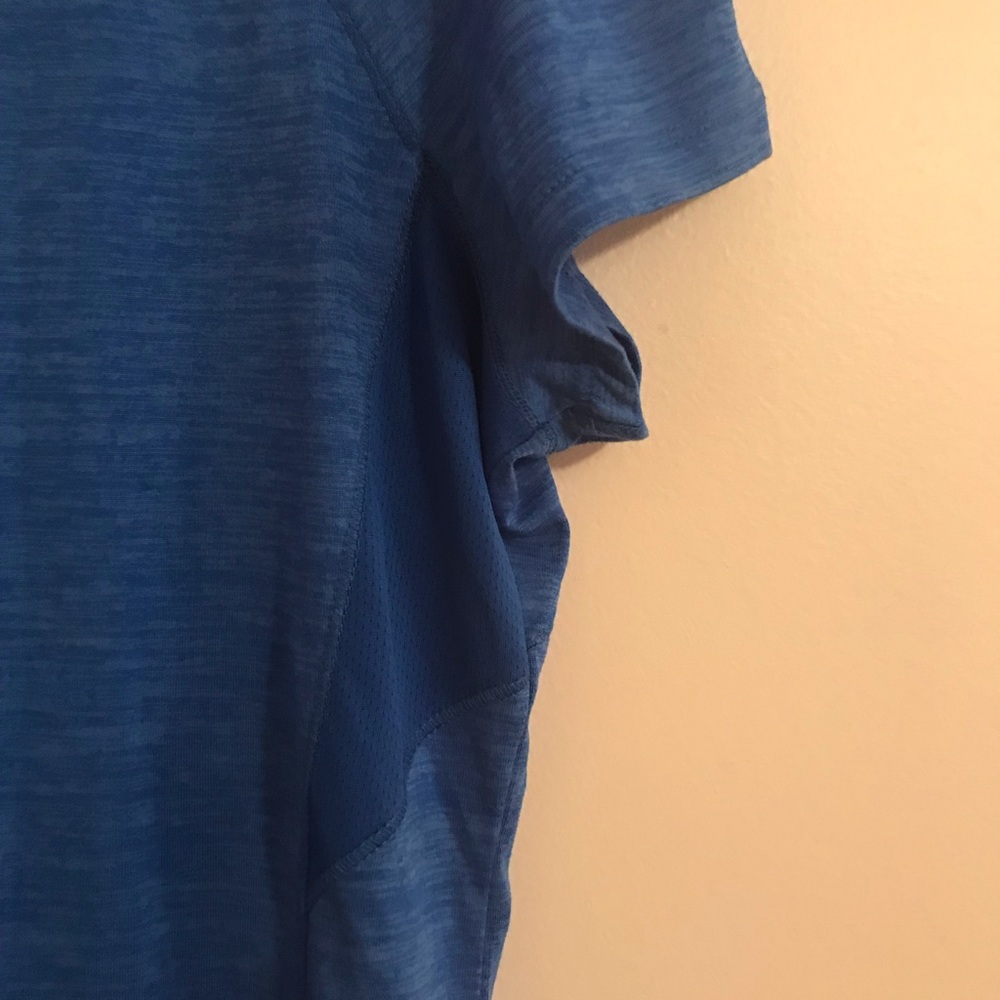 Workout top - Picture 3 of 4